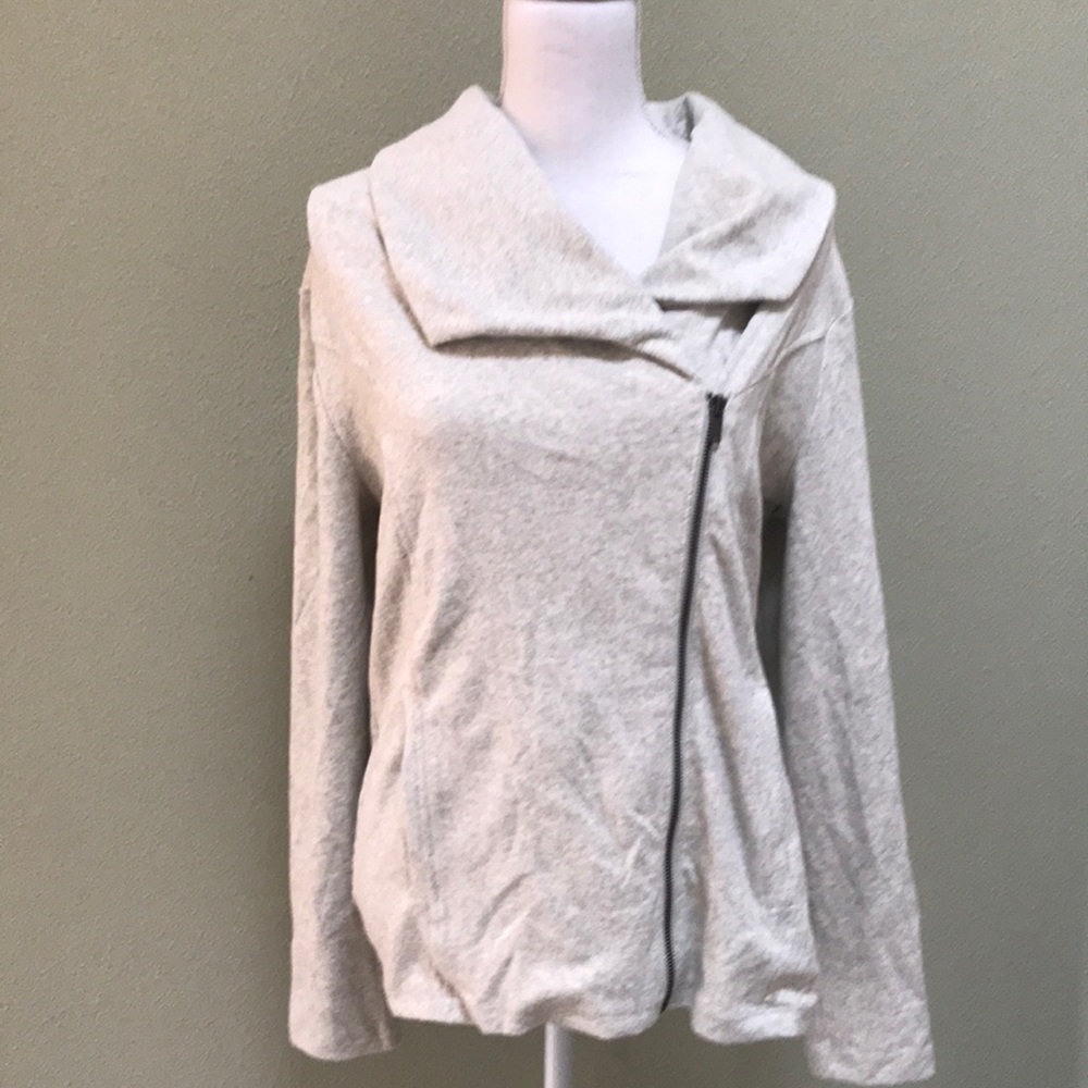Light gray sweatshirt with Asymmetrical zip